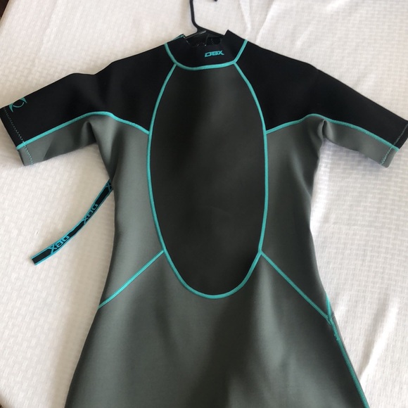 Womens wet suit, dbx, size 14, only worn a few times. - Picture 4 of 4